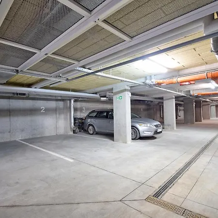 Apartament Bursztyn 1 Z Ogródkiem I Garażem Kołobrzeg