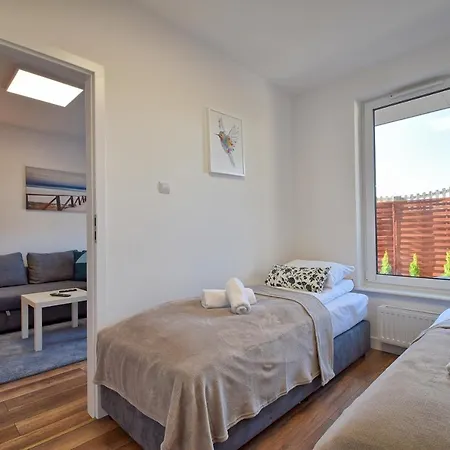 Apartament Bursztyn 1 Z Ogródkiem I Garażem