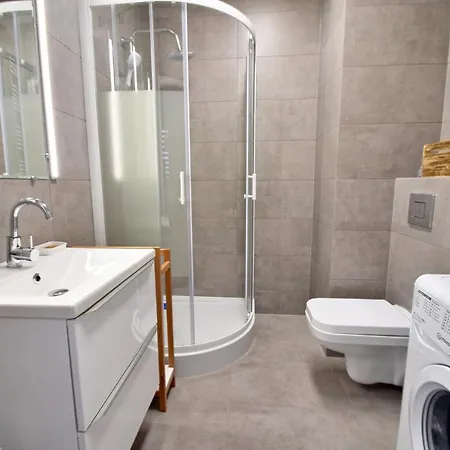 Apartament Bursztyn 1 Z Ogródkiem I Garażem Kołobrzeg