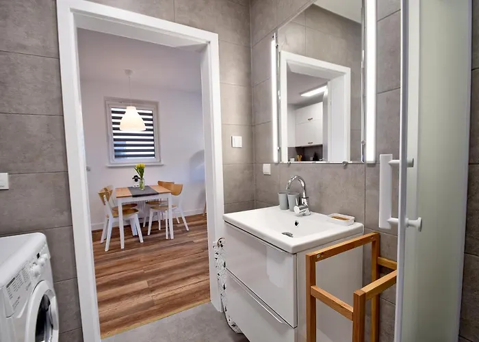 Bursztyn 1 Z Ogrodkiem I Garazem *