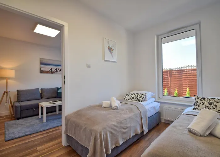 Apartamento Bursztyn 1 Z Ogródkiem I Garażem